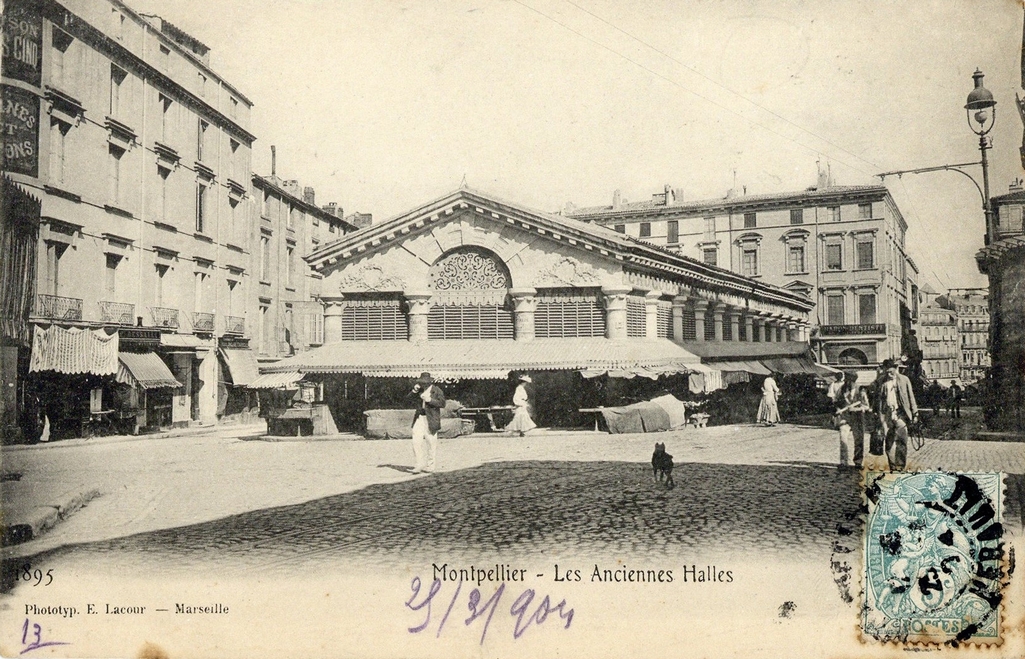 Les anciennes halles, carte postale vers 1900. AMM, 6Fi1107