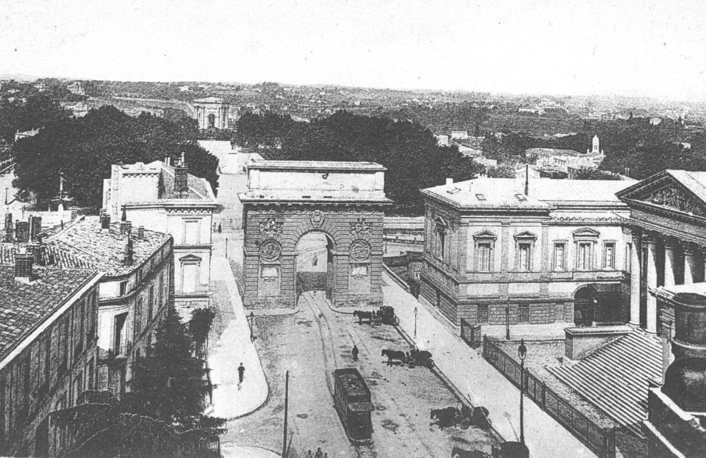 Arc de triomphe et vue panoramique sur Peyrou, vers 1900. 6Fi38