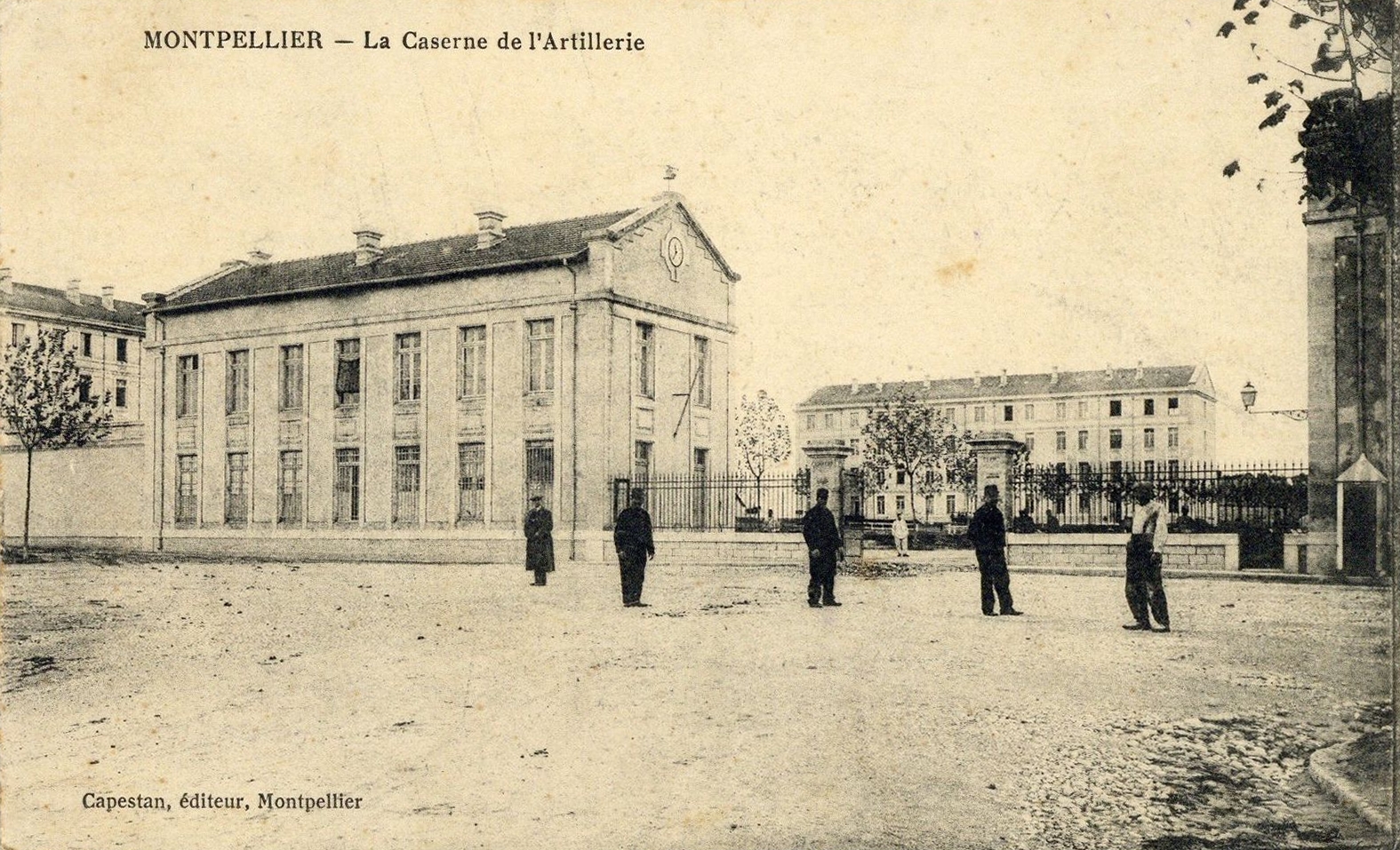 Caserne de l'artillerie, vers 1900. AMM, carte postale, 6Fi925-1