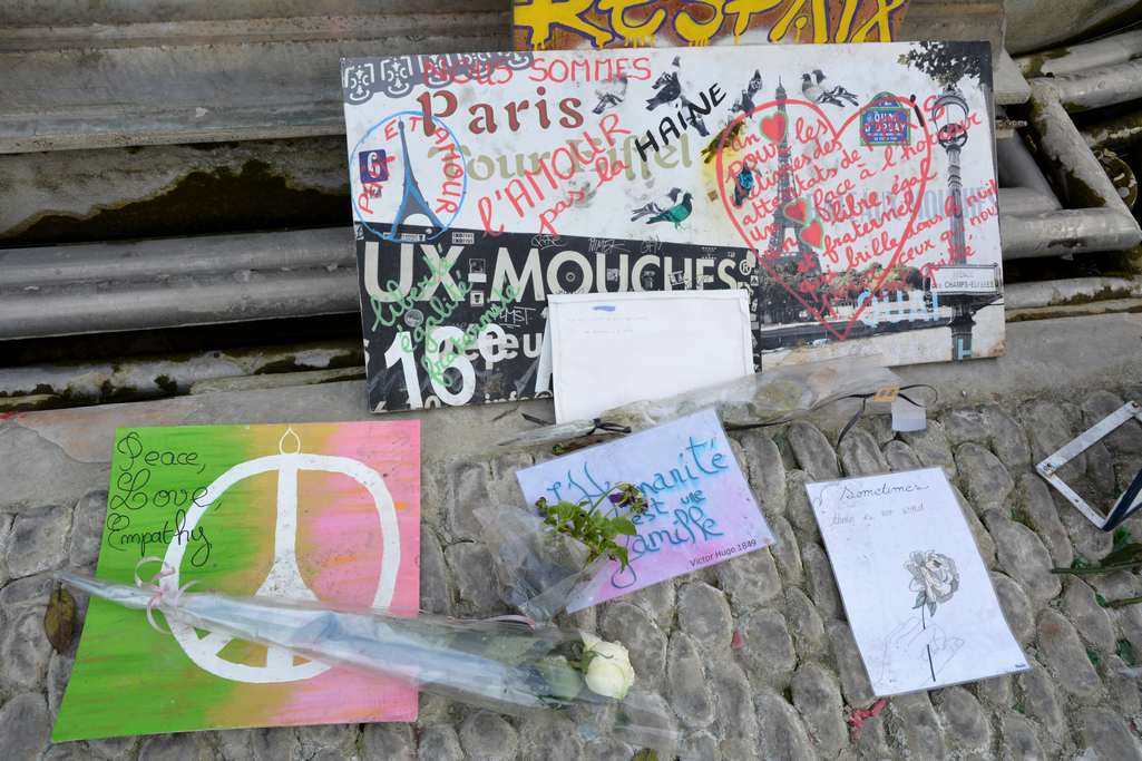Message en hommage aux victimes des attentats de Paris, 2015. Archives de la Ville de Montpellier