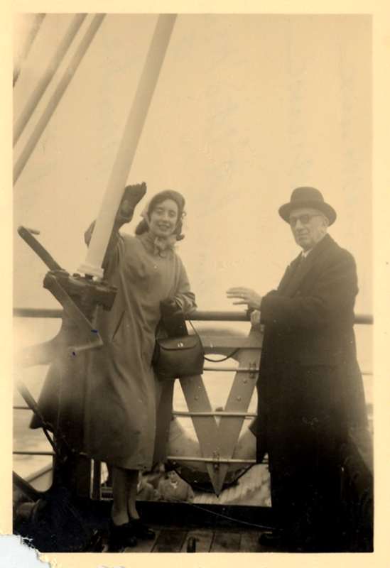 Sur le bateau, voyage à Londres, avec son père, juin 1953