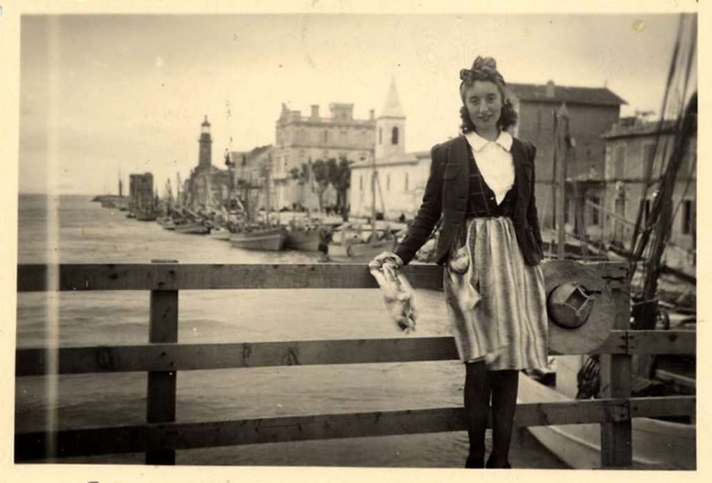 Jeanne Demessieux, Le Grau du roi, juin 1946. AMM, photographie, 4 S 200 6 1