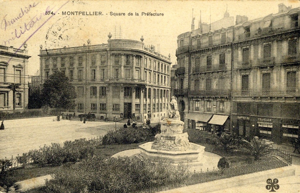 Fontaine Square de la Préfecture, vers 1920. AMM, 6Fi1606-1