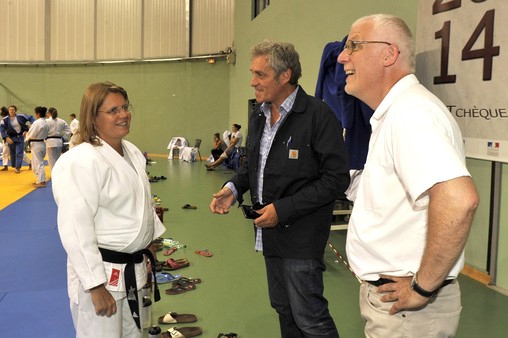 Le maire de la Ville de Montpellier encourage l'équipe de France féminine de Judo