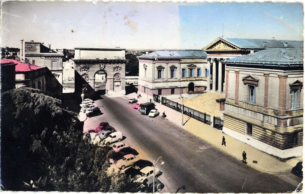 Palais de justice et Arc de triomphe, vers 1900, 6Fi 865A