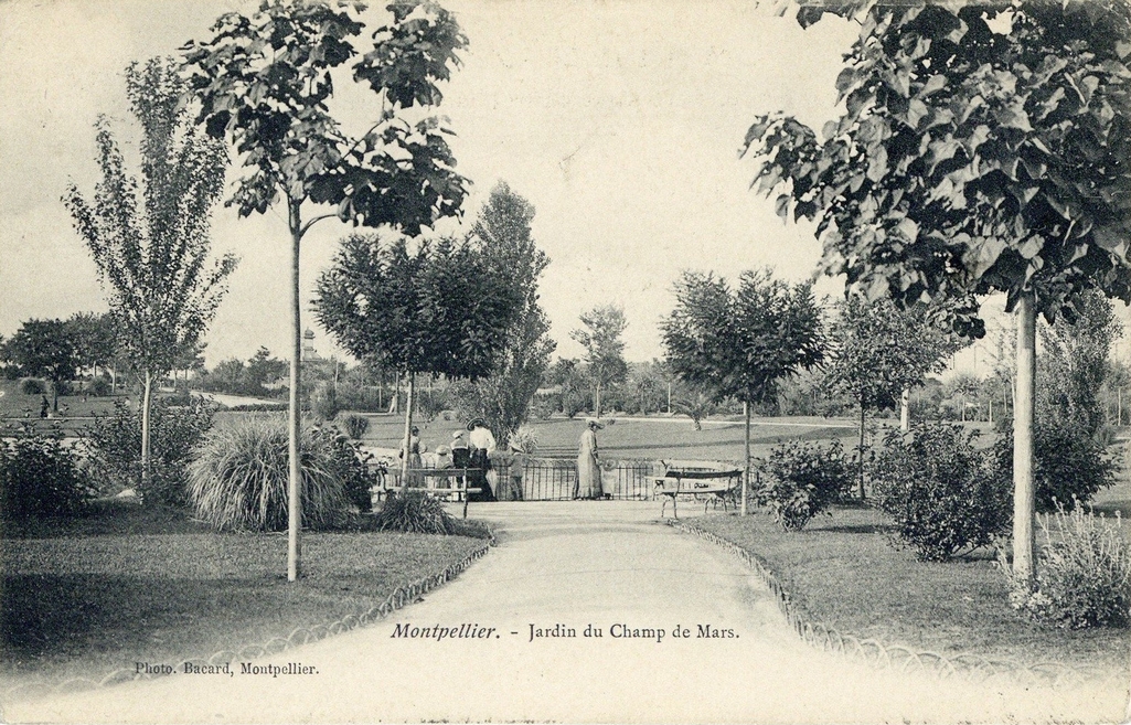 Jardin du Champ de Mars, vers 1900. AMM, carte postale 6Fi1215