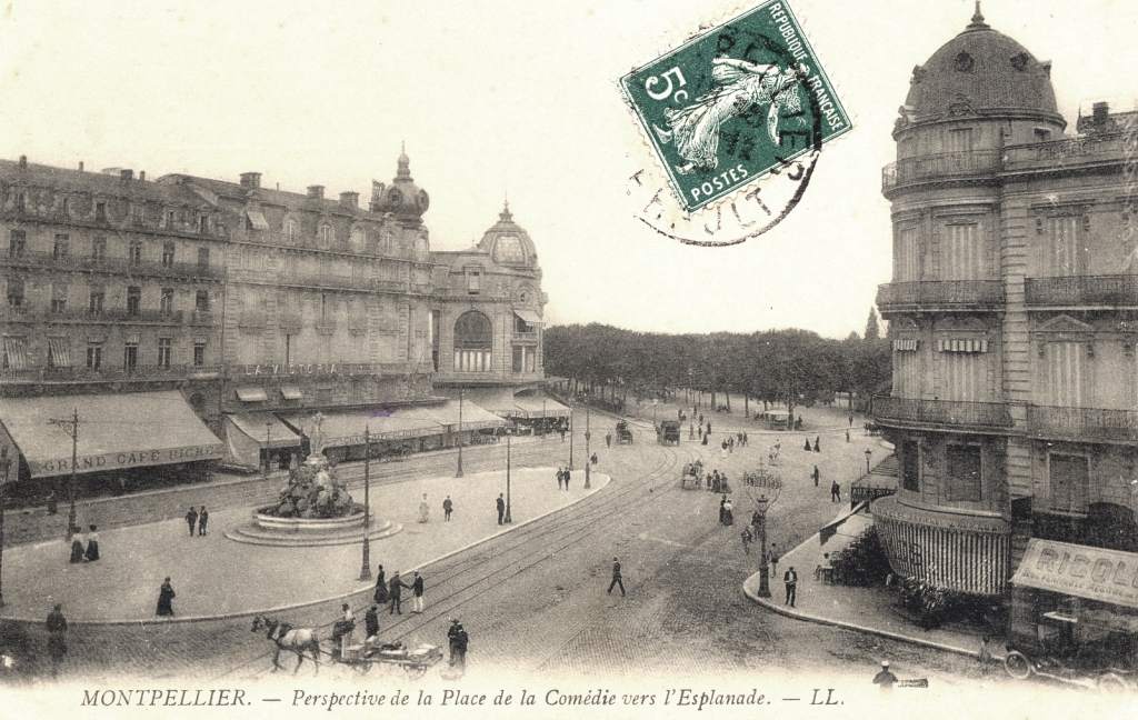 Perspective Place de la Comédie vers l'Esplanade, vers 1900. AMM, carte postale, 6Fi604