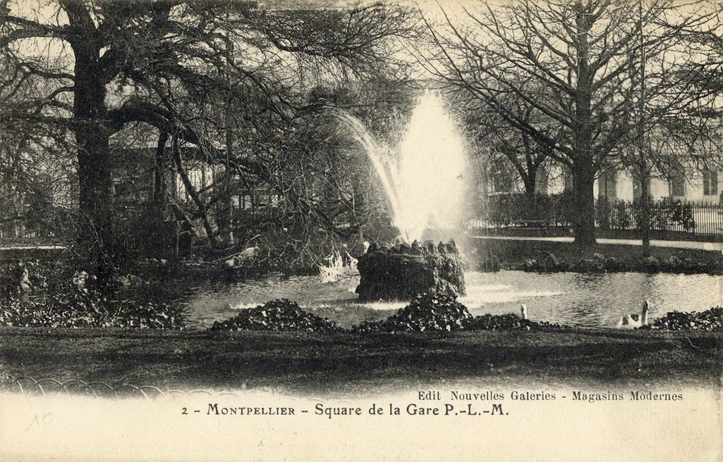 Fontaine du Square de la gare PLM, vers 1900. AMM, carte postale, 6Fi910-1