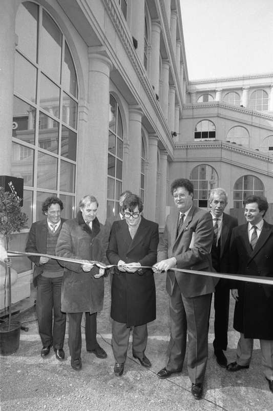 1987 Inauguration des Echelles de la Ville, de R. Bofill. AMM, 652W13