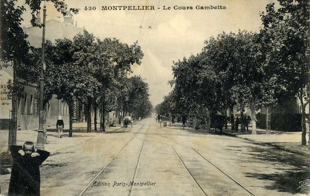 Cours Gambetta, vers 1900. Archives municipales, carte postale, 6Fi69