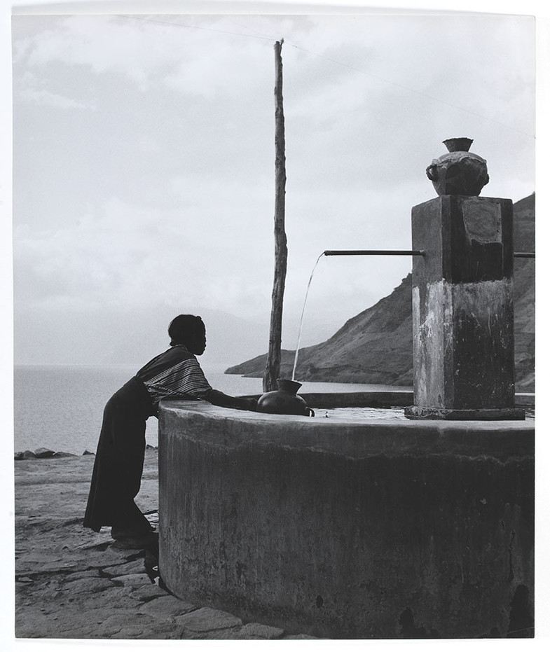  Jeune fille au puits, Lac Atiltin, Guatemala, 1953