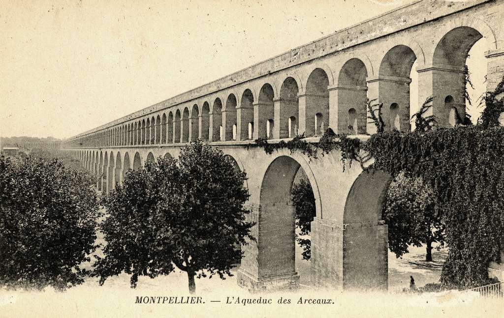 Montpellier. L'Aqueduc des Arceaux. Archives municipales de Montpellier, carte postale autour de 1900, 6Fi82