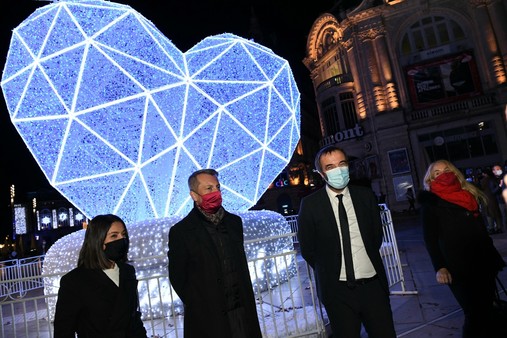 Pour les fêtes de Noël 2020, Montpellier revêt son habit de lumière et rend hommage aux soignants avec une structure XXL en forme de Coeur