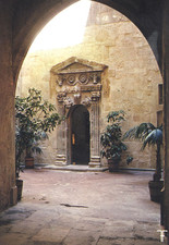 Porte de l'Hôtel Nicolas, place-Petrarque