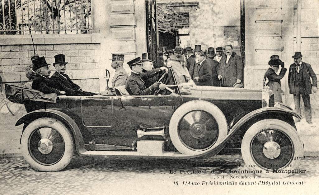 Président de la république en 1921 devant l'hôpital général, 6Fi8