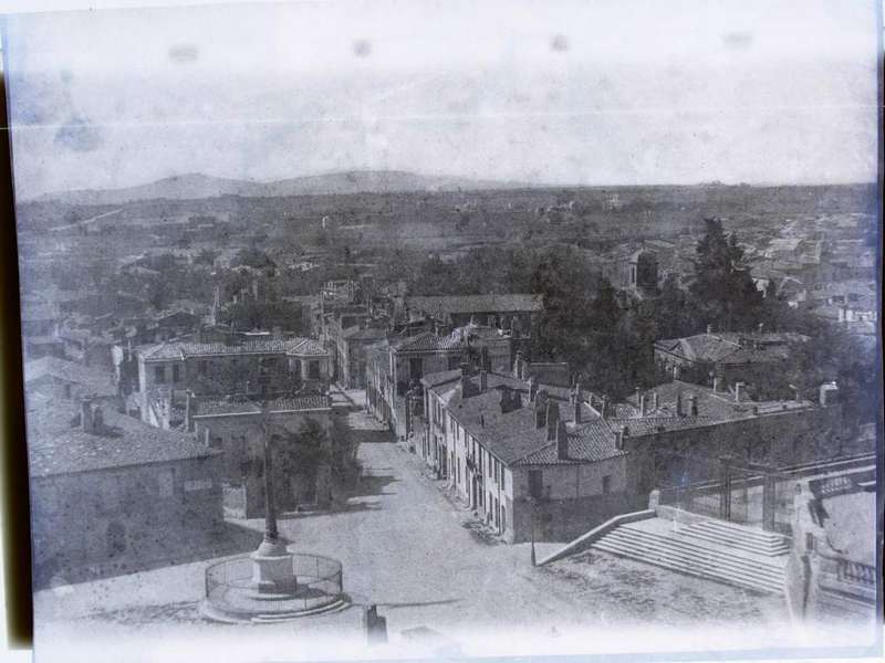 Vue du Peyrou, croix rue de la Merci, H. Bouschet, 1850 environ 