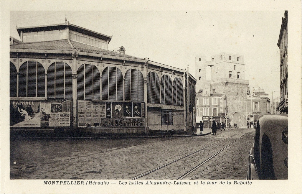 Les halles Alexandre Laissac et la tour de la Babote, vers 1930. Archives municipales de Montpellier, carte postale, 6Fi1006
